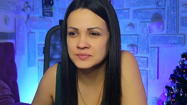 Snapshot of KarolinaRobinson chatting on 01/04/25, 11:43 KarolinaRobinson online show from 01/04/25, 11:43