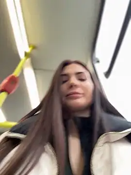 Snapshot of Accole chatting on 03/13/25, 07:53 Accole online show from 03/13/25, 07:53