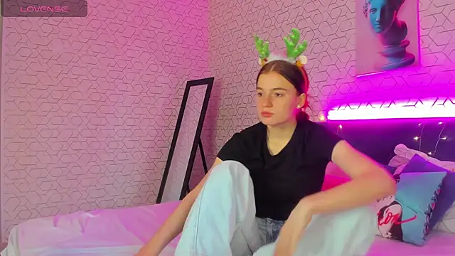 Snapshot of Stacey_Brown chatting on 12/17/24, 04:56 Stacey Brown online show from 12/17/24, 04:56