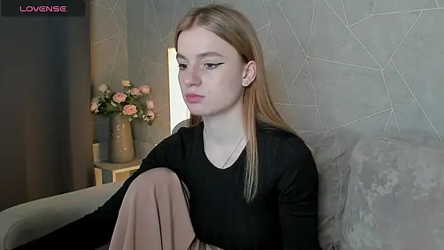 Snapshot of Stacey_Brown chatting on 03/08/25, 03:39 Stacey Brown online show from 03/08/25, 03:39