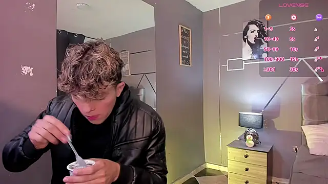 Snapshot of ANDRIUS_24 chatting on 12/12/24, 11:40 ANDRIUS 24 online show from 12/12/24, 11:40