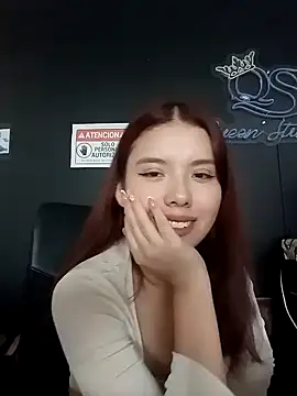 Snapshot of MarielQueenx chatting on 12/18/24, 04:49 MarielQueenx online show from 12/18/24, 04:49