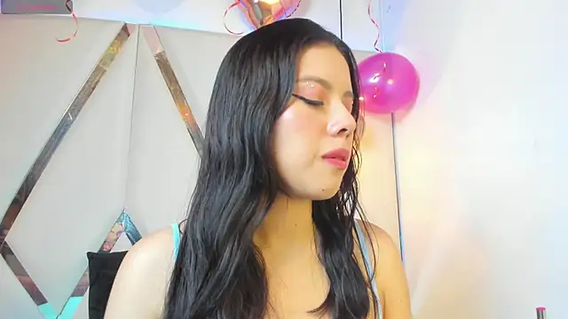 Snapshot of MarielQueenx chatting on 01/08/25, 05:27 MarielQueenx online show from 01/08/25, 05:27