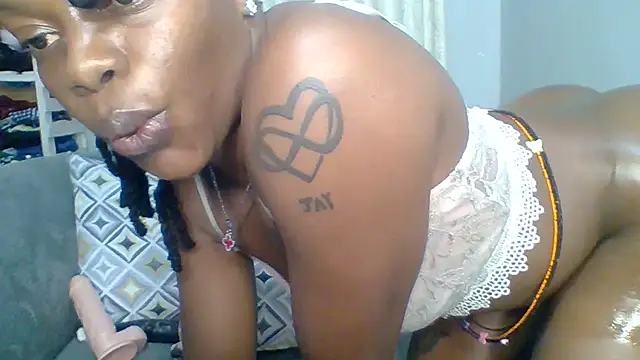 Petite 254 online show from 11/28/25, 12:46