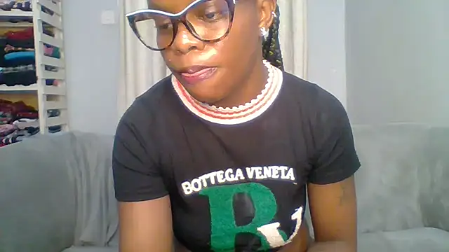 Petite 254 online show from 03/26/26, 12:55