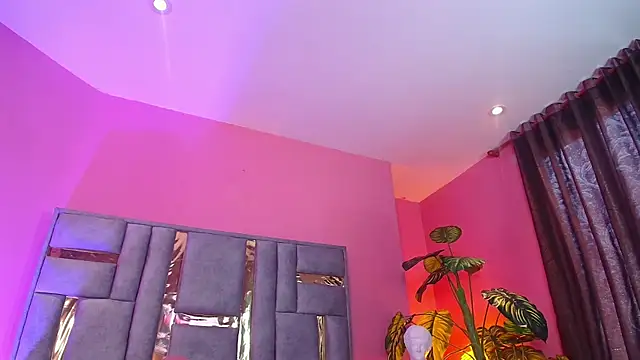Snapshot of JuliaRose_ks chatting on 02/04/25, 12:22 JuliaRose ks online show from 02/04/25, 12:22