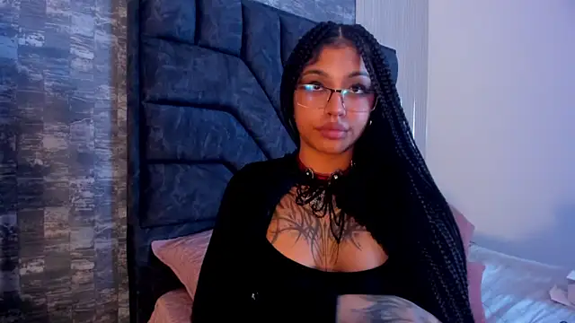 Snapshot of JuliaRose_ks chatting on 10/17/25, 12:36 JuliaRose ks online show from 10/17/25, 12:36