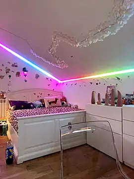 Snapshot of SelenaBee chatting on 10/11/25, 07:51 SelenaBee online show from 10/11/25, 07:51