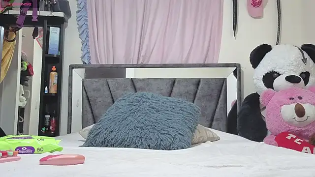 Snapshot of Hotsamantamature chatting on 10/18/25, 02:03 Hotsamantamature online show from 10/18/25, 02:03