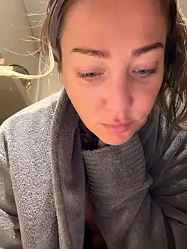 Snapshot of ElenaHaze chatting on 01/24/25, 07:30 ElenaHaze online show from 01/24/25, 07:30