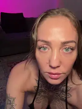 Snapshot of ElenaHaze chatting on 02/05/25, 02:37 ElenaHaze online show from 02/05/25, 02:37