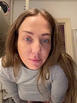 Snapshot of ElenaHaze chatting on 10/08/25, 05:27 ElenaHaze online show from 10/08/25, 05:27