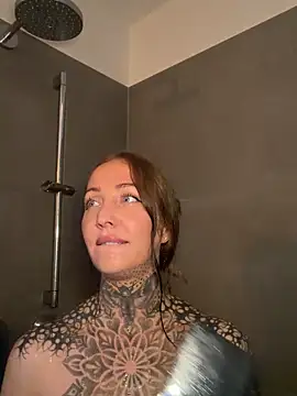 Snapshot of ElenaHaze chatting on 05/20/26, 06:25 ElenaHaze online show from 05/20/26, 06:25