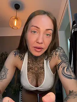 Snapshot of ElenaHaze chatting on 05/30/26, 10:01 ElenaHaze online show from 05/30/26, 10:01
