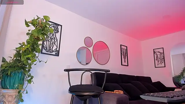 Snapshot of The_queen_of_pleasure chatting on 02/16/26, 01:13 The queen of pleasure online show from 02/16/26, 01:13