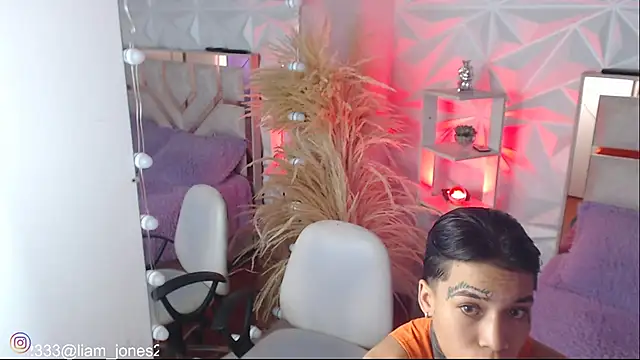 Jonesliam23 online show from 10/23/25, 06:50