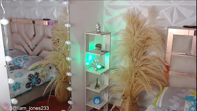 Jonesliam23 online show from 11/03/25, 07:37