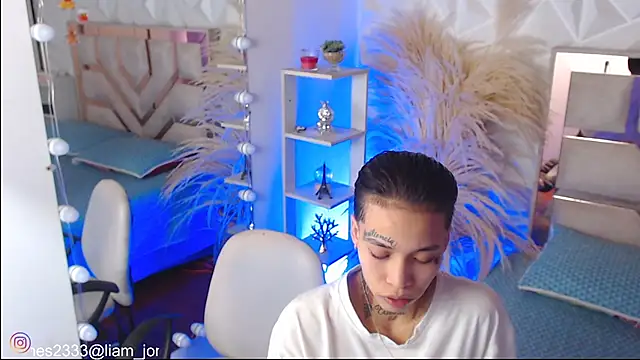 Jonesliam23 online show from 11/20/25, 07:24