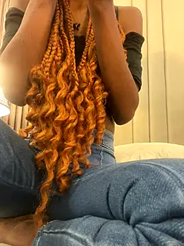 Snapshot of adaraSmiith chatting on 09/25/25, 12:31 adaraSmiith online show from 09/25/25, 12:31