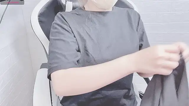 Snapshot of JessicaKale chatting on 03/05/25, 02:12 JessicaKale online show from 03/05/25, 02:12