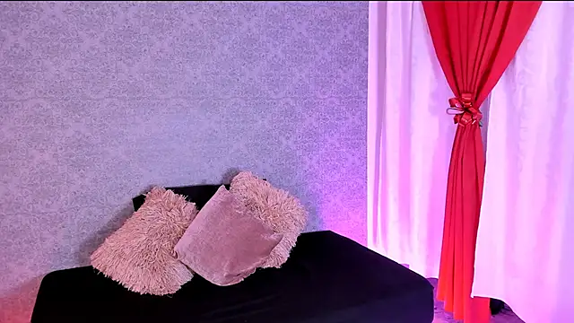 Snapshot of CatrinaRossi chatting on 12/19/24, 07:51 CatrinaRossi online show from 12/19/24, 07:51