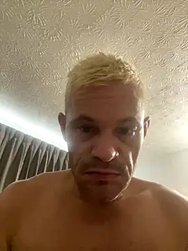 Snapshot of FrankieKentucky chatting on 11/10/25, 04:17 FrankieKentucky online show from 11/10/25, 04:17