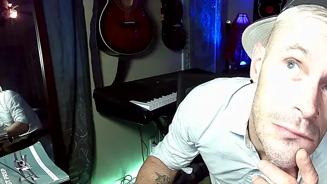 Snapshot of FrankieKentucky chatting on 11/21/25, 12:26 FrankieKentucky online show from 11/21/25, 12:26