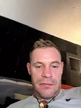 Snapshot of FrankieKentucky chatting on 01/06/26, 04:43 FrankieKentucky online show from 01/06/26, 04:43