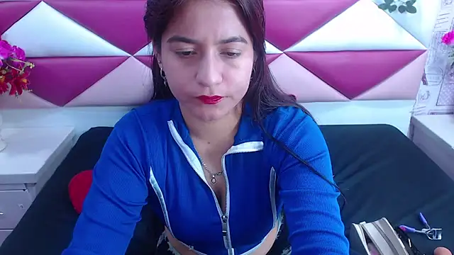 Snapshot of MariaClay chatting on 02/14/25, 11:53 MariaClay online show from 02/14/25, 11:53