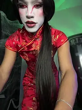 Snapshot of Emaa- chatting on 10/31/25, 10:22 Emaa- online show from 10/31/25, 10:22