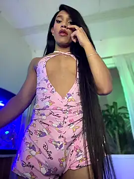 Snapshot of Emaa- chatting on 11/12/25, 02:23 Emaa- online show from 11/12/25, 02:23