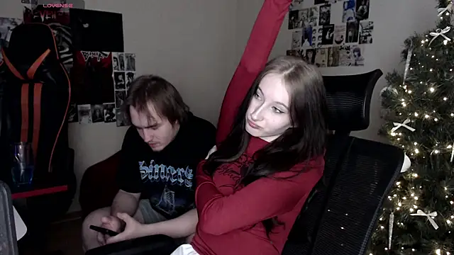 Snapshot of camcoupbang chatting on 01/07/25, 10:41 camcoupbang online show from 01/07/25, 10:41