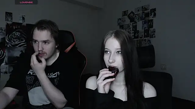 Snapshot of camcoupbang chatting on 02/01/25, 01:55 camcoupbang online show from 02/01/25, 01:55