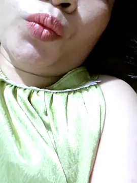 Snapshot of _Mira_69_ chatting on 06/08/26, 01:28 Mira 69 online show from 06/08/26, 01:28
