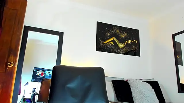 KimberlyBanks2 online show from 11/30/25, 01:04