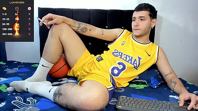 Noha white online show from 03/17/25, 09:34