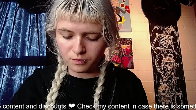 NEXT DOOR GIRL  online show from 01/17/25, 05:41