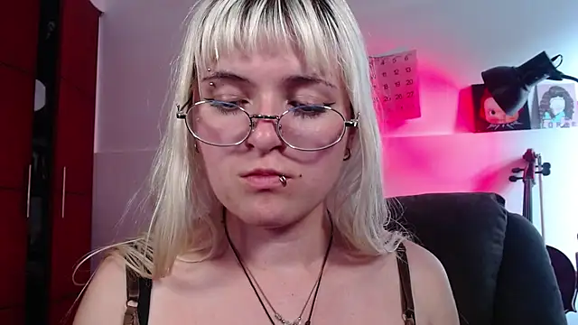 NEXT DOOR GIRL  online show from 09/16/25, 09:49