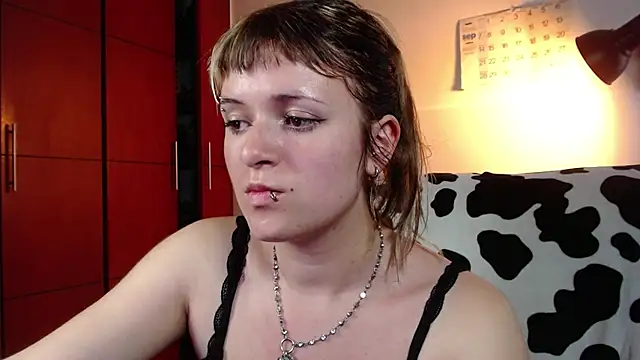 NEXT DOOR GIRL  online show from 09/25/25, 10:35