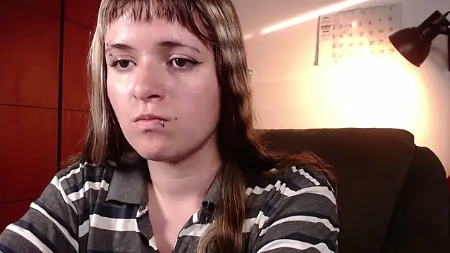 NEXT DOOR GIRL  online show from 11/04/25, 09:58