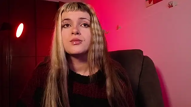 NEXT DOOR GIRL  online show from 02/13/26, 11:12