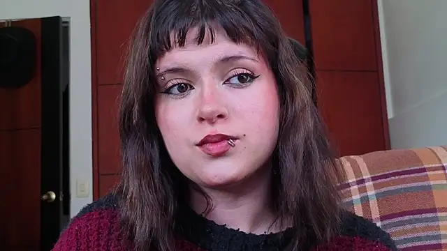 NEXT DOOR GIRL  online show from 07/03/26, 08:59