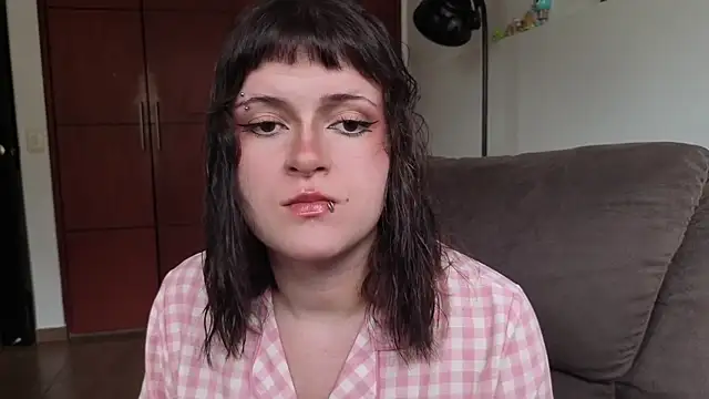 NEXT DOOR GIRL  online show from 07/09/26, 08:57