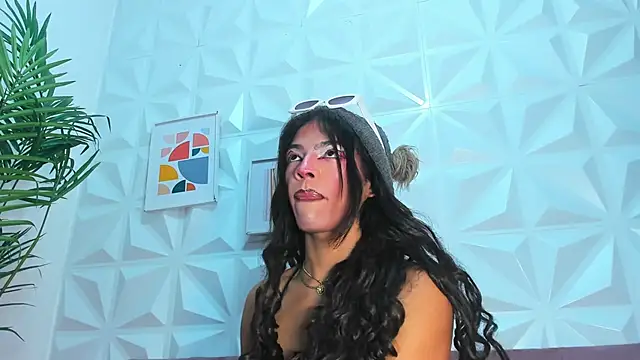 Snapshot of Briyit_Doll chatting on 12/03/24, 06:17 Briyit Doll online show from 12/03/24, 06:17