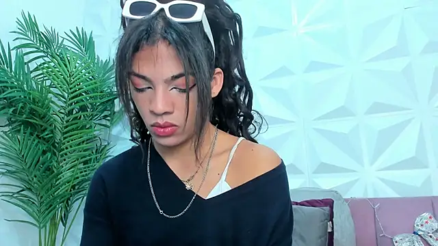 Snapshot of Briyit_Doll chatting on 12/11/24, 01:28 Briyit Doll online show from 12/11/24, 01:28