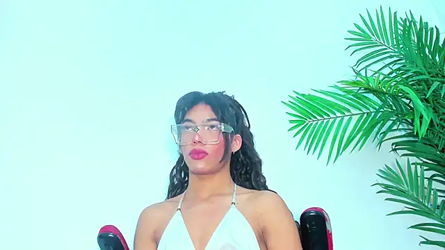 Snapshot of Briyit_Doll chatting on 02/01/25, 09:00 Briyit Doll online show from 02/01/25, 09:00