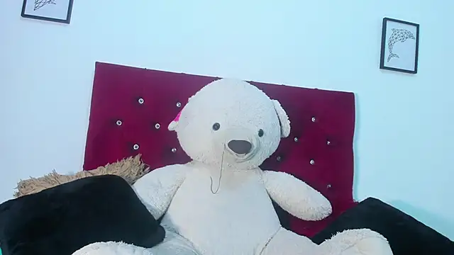 Snapshot of Briyit_Doll chatting on 09/25/25, 08:45 Briyit Doll online show from 09/25/25, 08:45