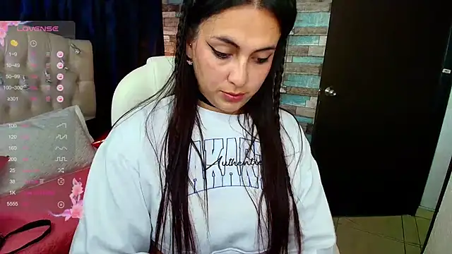 Snapshot of sofiasex99 chatting on 03/13/25, 02:05 sofiasex99 online show from 03/13/25, 02:05