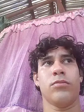 Snapshot of pedrodavid_ chatting on 11/28/25, 01:14 pedrodavid online show from 11/28/25, 01:14