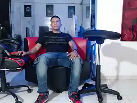 Snapshot of damiam_fiery chatting on 12/14/24, 12:44 damiam fiery online show from 12/14/24, 12:44